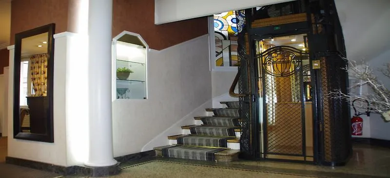 Virgina Hotell Paris 3*,